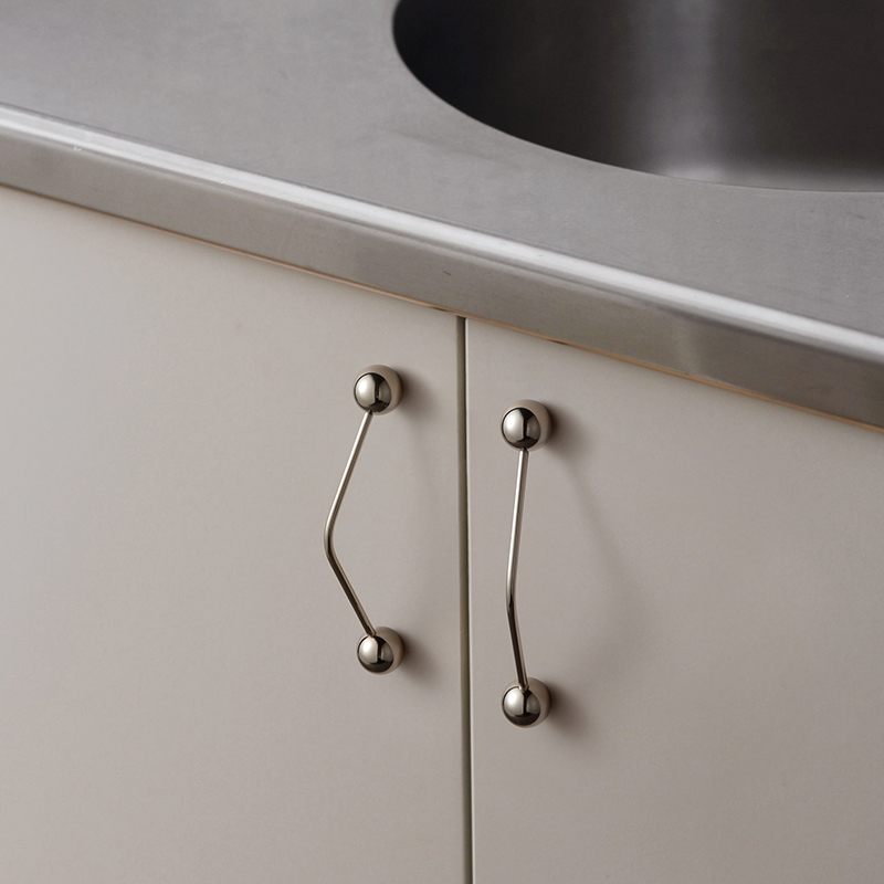 Unique Furniture Hardware - Goo-Ki Maniglie per mobili dal design